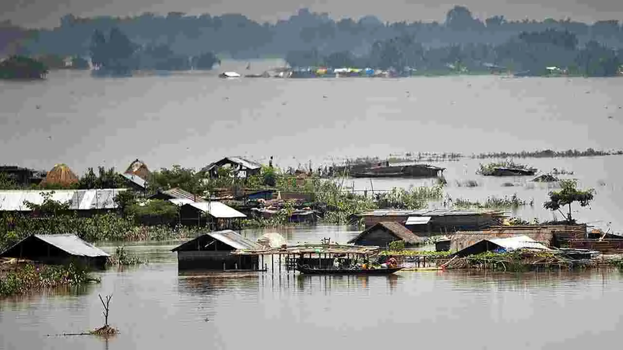 Assam Floods: అసోంలో జలవిలయం.. వరద గుప్పిట్లో 20 జిల్లాల్లో 4 లక్షల మంది