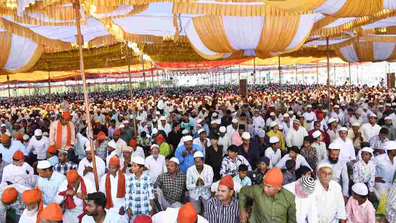 Bakrid Celebrations: తెలుగు రాష్ట్రాల్లో ఘనంగా బక్రీద్ వేడుకలు