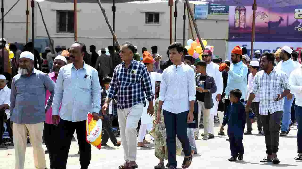 Bakrid Celebrations: తెలుగు రాష్ట్రాల్లో ఘనంగా బక్రీద్ వేడుకలు