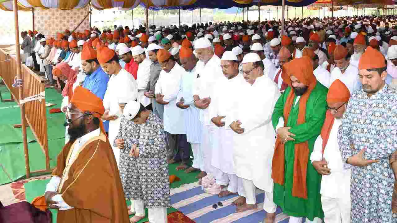 Bakrid Celebrations: తెలుగు రాష్ట్రాల్లో ఘనంగా బక్రీద్ వేడుకలు