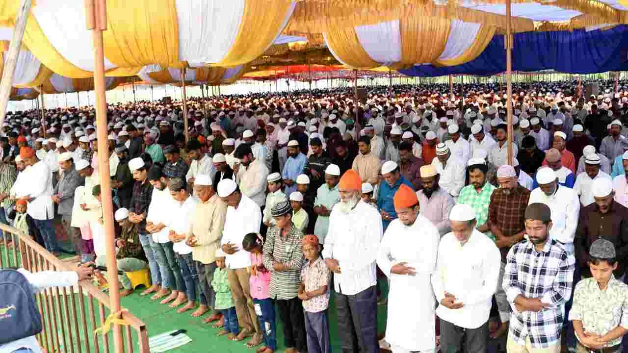 Bakrid Celebrations: తెలుగు రాష్ట్రాల్లో ఘనంగా బక్రీద్ వేడుకలు