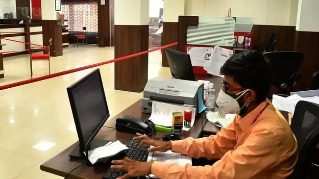 Bank Jobs: సెంట్రల్ బ్యాంకులో 4,500 జాబ్స్.. అర్హతలు ఎలా ఉన్నాయంటే..