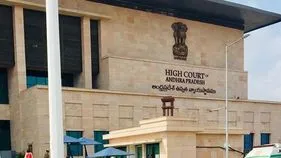High Court: సీబీఐ నివేదిక కోసం విజయవాడ కోర్టుకు వెళ్లండి