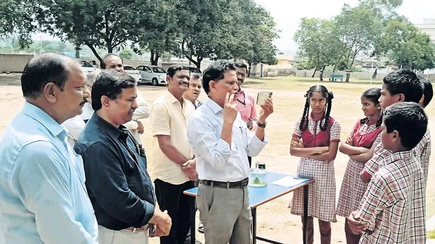 విద్యార్థుల్లో సైన్స దృక్పథం పెంపొందించాలి 