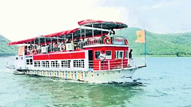 పాపికొండలకు తరలివచ్చిన పర్యాటకులు
