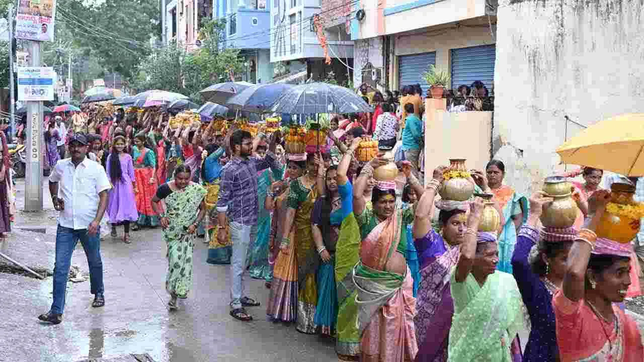 Beeranna Bonalu: భక్తి శ్రద్ధలతో బీరన్నకి బోనాలు