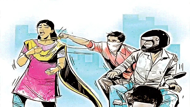 చైన్‌ స్నాచర్ల హల్‌చల్‌