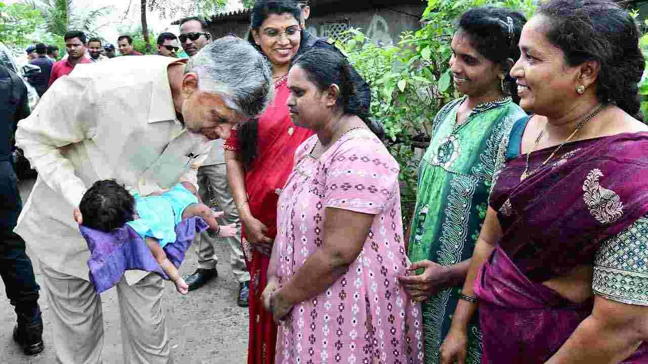 Pedala Sevalo: ఆంధ్రప్రదేశ్లో ప్రేమ ఆప్యాయతల మధ్య 'పేదల సేవలో' కార్యక్రమం