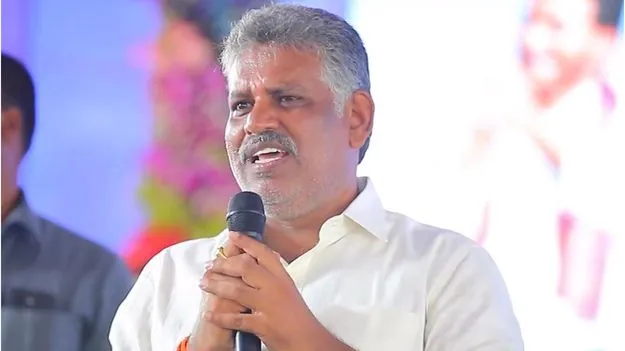 Chevireddy SIT Custody: జైలు ప్రాంగణంలో చెవిరెడ్డి అరుపులు.. తప్పుడు కేసులంటూ హడావుడి 
