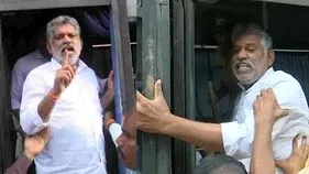 SIT Custody: తప్పు చేస్తున్నారు.. మూల్యం తప్పదు.. జైలు వద్ద చెవిరెడ్డి హంగామా