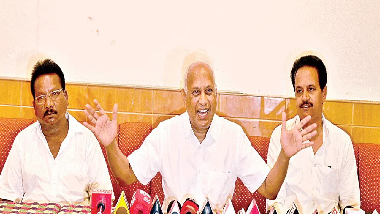 Democracy: ప్రజాస్వామ్యాన్ని కాపాడండి