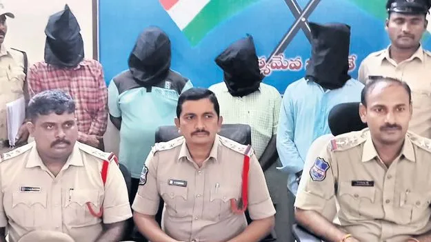 చిట్టీలు, అధిక వడ్డీల పేరిట రూ.1.50కోట్లు వసూలు