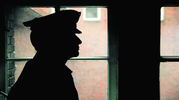 Hyderabad: ఆ ఎస్సై మామూలోడు కాదుగా.. ఏం చేశాడో తెలిస్తే..