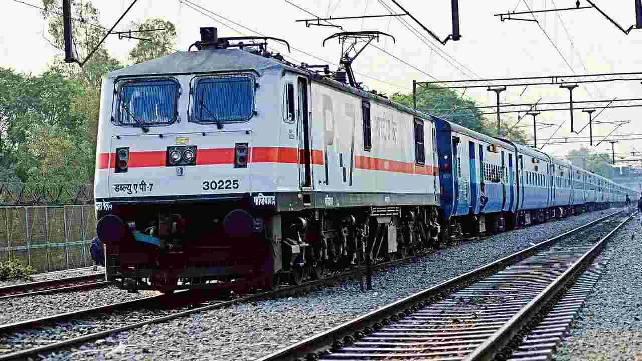 Trains: ఆ తేదీల్లో.. హైదరాబాద్‌-రాక్సౌల్‌ రైళ్లు రద్దు  