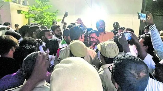 Inspector: నిన్ను కూడా లోపల వేస్తా..