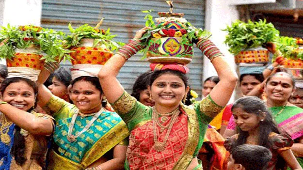  Lashkar Bonalu: లష్కర్‌ బోనాలకు అమ్మవారి ఆలయాలు సిద్ధం..