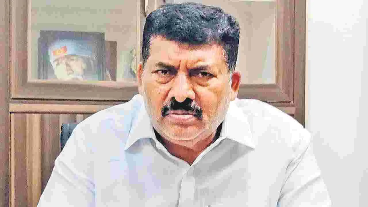 MLA: అభివృద్ధి పనుల్లో రాజకీయాలు వద్దు..