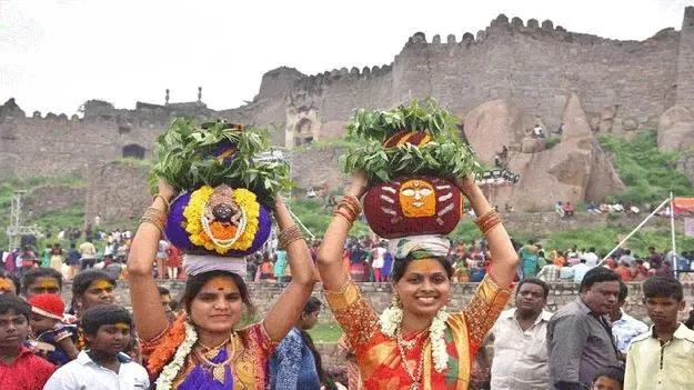 Golkonda Bonalu: గోల్కొండ కోటలో అమ్మకు 5వ బోనం..