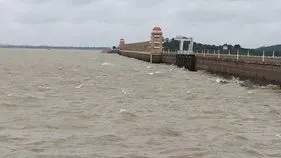 Tungabhadra: తెరుచుకున్న తుంగభద్ర గేట్లు.. దిగువకు నీరు విడుదల