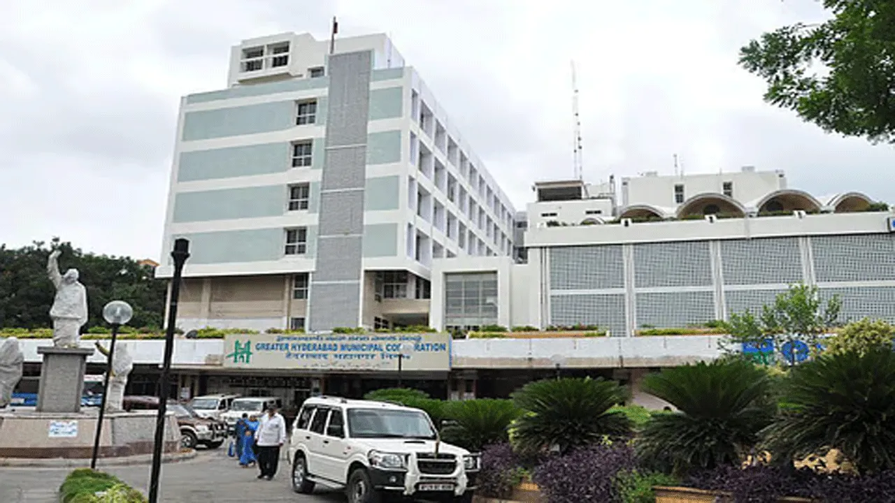 GHMC: జీహెచ్‌ఎంసీలో మీడియాపై ఆంక్షలు..