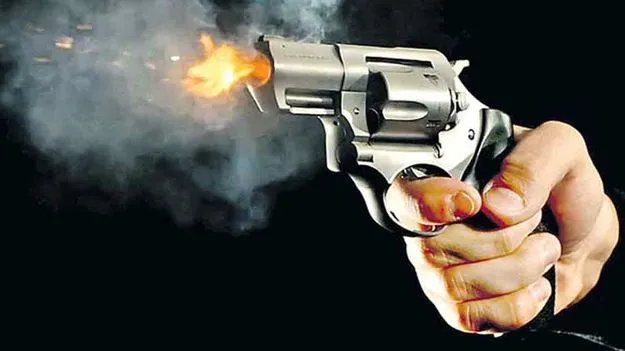 Hyderabad: దూసుకెళ్తున్న తూటా.. వివాదం ఏదైనా కాల్పుల మోతే