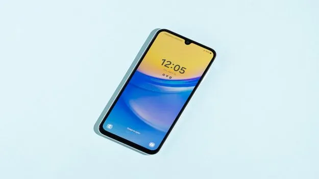 Smart Phone: ఇంట్లో అందరూ స్మార్ట్‌ఫోన్‌ వాడుతారు.. నాకు మాత్రం డబ్బా ఫోనా అంటూ..