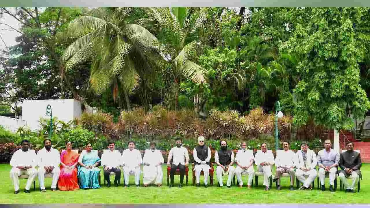 Telangana Cabinet Expansion: రాజ్భవన్లో నూతన మంత్రుల ప్రమాణ స్వీకారం