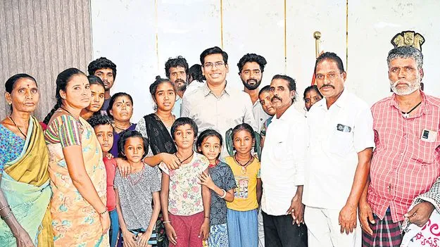 Collector : మార్గదర్శిగా కలెక్టర్‌ 