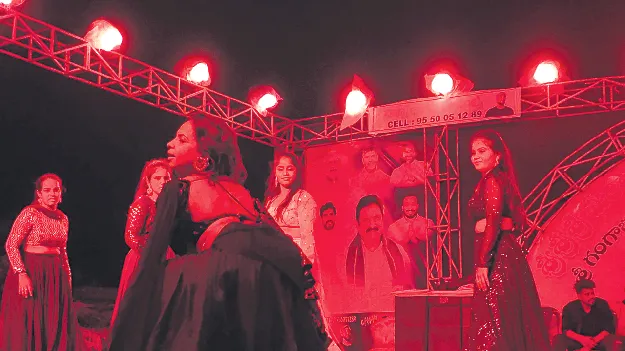 మరిడమ్మ జాతరలో అశ్లీల నృత్యాలు