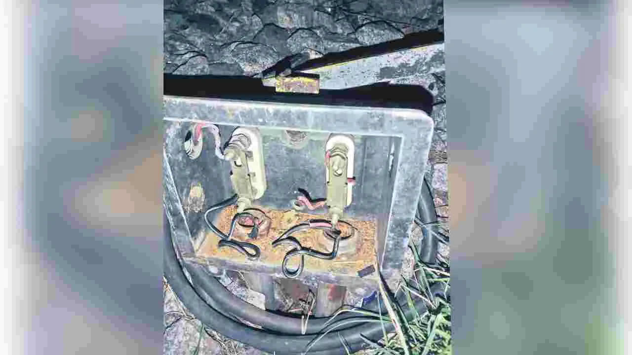 railway station robbery: సిగ్నల్‌ ట్యాంపరింగ్‌  రైల్లో దోపిడీ