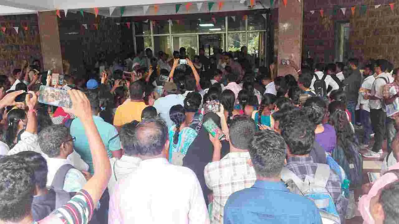 రాజేంద్రనగర్ అగ్రికల్చర్ యూనివర్సిటీలో గందరగోళం..