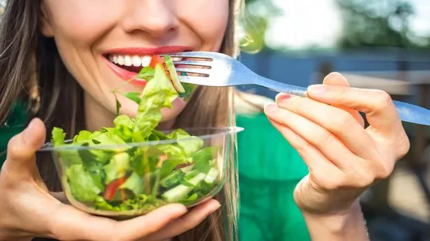Dangerous Diet: స్లిమ్గా మారేందుకు రెండు వారాల డైట్.. ప్రాణాపాయ స్థితిలో హాస్పిటల్కు చైనా యువతి..
