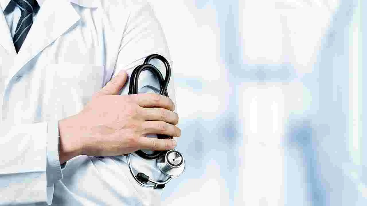 Health Tips: ఉదయాన్నే గోరు వెచ్చని నీటిలో నిమ్మరసం కలిపి తాగితే.. ఏమవుతుందో తెలుసా..