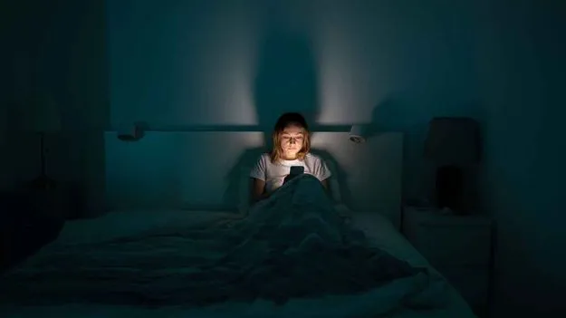 Doom Scrolling Effects: డూమ్ స్క్రోలింగ్ చేస్తున్నారా? ఈ డిజిటల్ వ్యాధితో జాగ్రత్త..