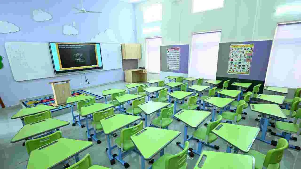 Lokesh Inaugurates VR School: సౌతిండియాలోనే ఇలాంటి స్కూల్ లేదు: లోకేష్