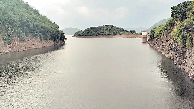 ఏలేరు జలాశయంలో నీటి నిల్వలు తగ్గుదల