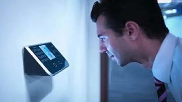 పక్కాగా ఉద్యోగుల హాజరు 