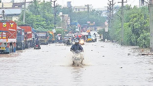 Heavy Showers Expected: పలు జిల్లాల్లో మోస్తరు వర్షం