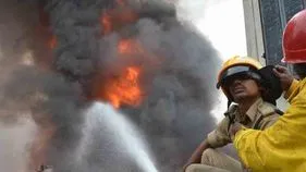 Fire Accident In Sanathnagar: హైదరాబాద్‌లో అగ్నిప్రమాదం.. ఎగిసిపడ్డ మంటలు