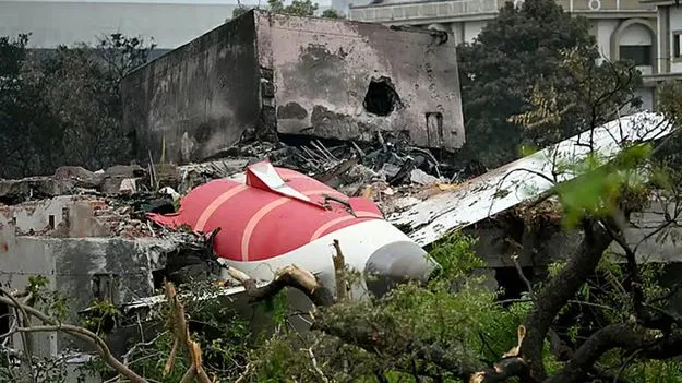 Flight Accident insurance: రూ.10తో కోటి రూపాయల బీమా.. విమాన ప్రమాద బీమా గురించి ఈ విషయాలు తెలుసా?