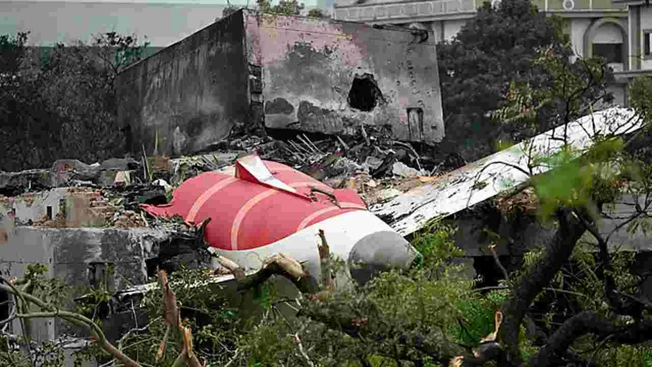 Flight Accident insurance: రూ.10తో కోటి రూపాయల బీమా.. విమాన ప్రమాద బీమా గురించి ఈ విషయాలు తెలుసా?