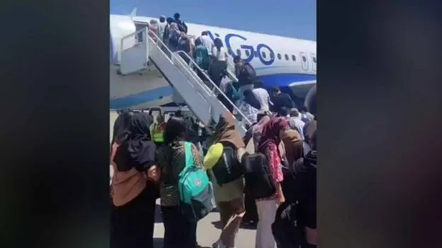 Indian Students Flight: ఇరాన్ నుంచి 110 మంది విద్యార్థులతో ఢిల్లీకి చేరుకోనున్న తొలి విమానం