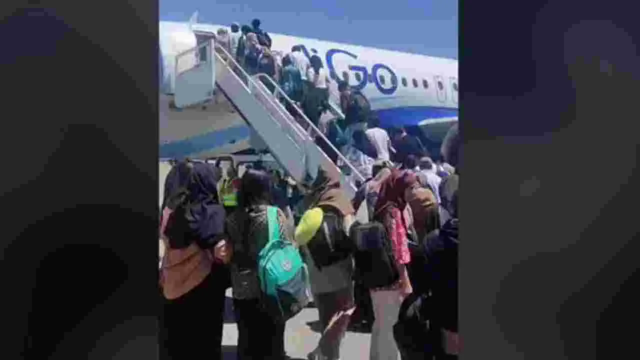 Indian Students Flight: ఇరాన్ నుంచి 110 మంది విద్యార్థులతో ఢిల్లీకి చేరుకోనున్న తొలి విమానం