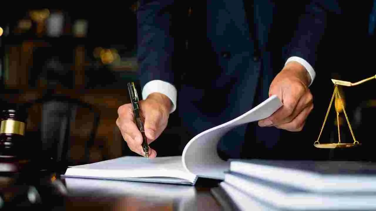 Lawyers: లాయర్లకు 4.42 కోట్లు మంజూరు