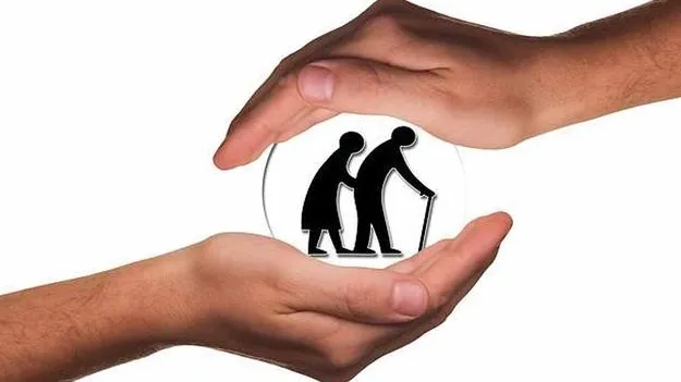 Land Dispute: కన్నవారిని ఇంట్లోంచి గెంటేసి తాళం