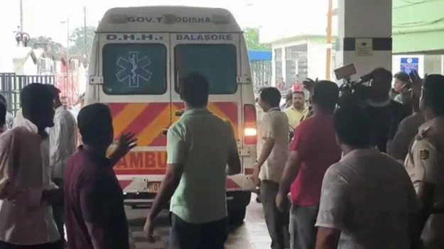 Self Immolation Attempt: ఒడిశాలో ప్రొఫెసర్‌ లైంగిక వేధింపులు.. 