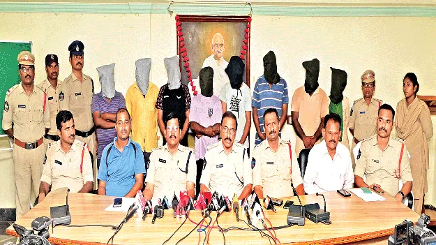 Murder investigation : వైసీపీ నేత హత్యకు కారణం కుటుంబ తగాదా పంచాయితీనే