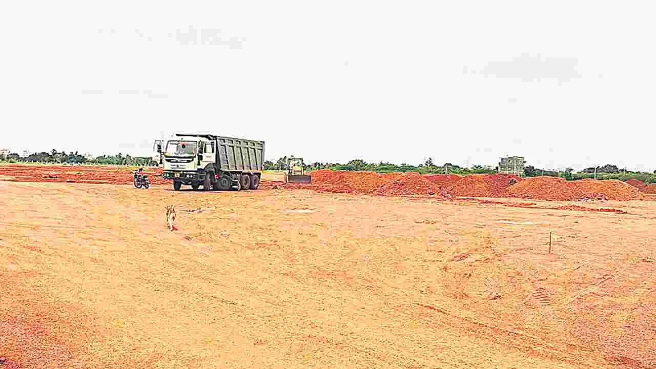 Gravel: గ్రావెల్‌ దోపిడీ 