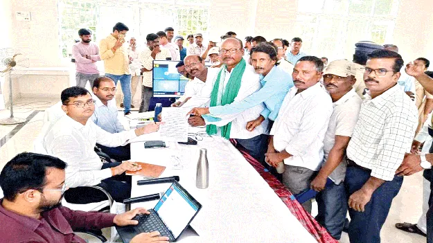 గడువులోపు సమస్యల పరిష్కారానికి కృషి 