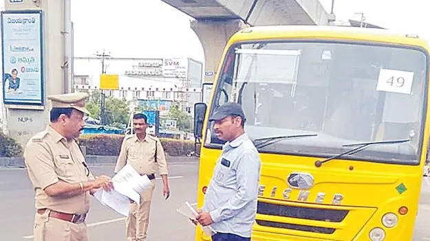 School Bus: స్కూల్‌ బస్సులు పదిలమేనా